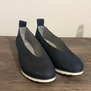 Eileen Fisher Humor Wedge Ballet Flat in Suede Navy 6.5
